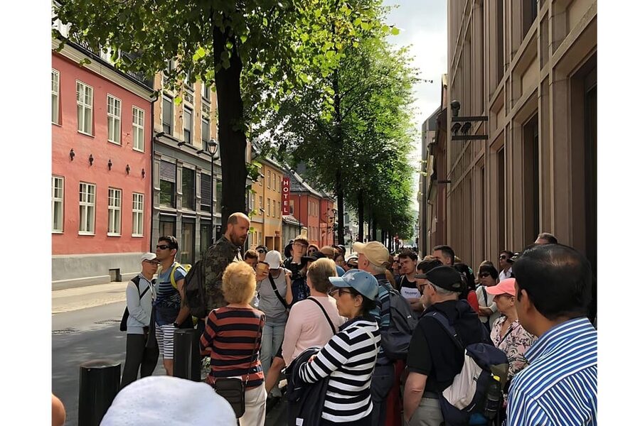 Oslo: Guided Walking Tour of Central Oslo - Christiania Torv and the older city story
