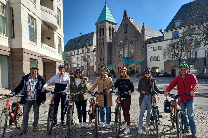 Oslo Highlights Bike Tour - The Royal Palace and a few gentle hills