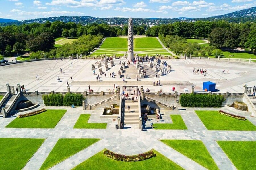Oslo : Highlights Tour With A Guide (Group or Private) - Oslo City Hall and its public art
