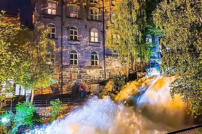 Oslo: Norwegian Food Tour & Hidden Gems City Walk - Karl Johans Gate and waffles with brown cheese