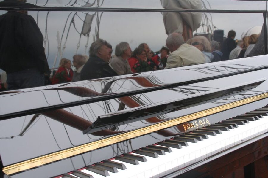 Oslo: Oslo Fjord Cruise with Live Jazz Music & Shrimp Buffet - Live jazz sets the evening’s pace