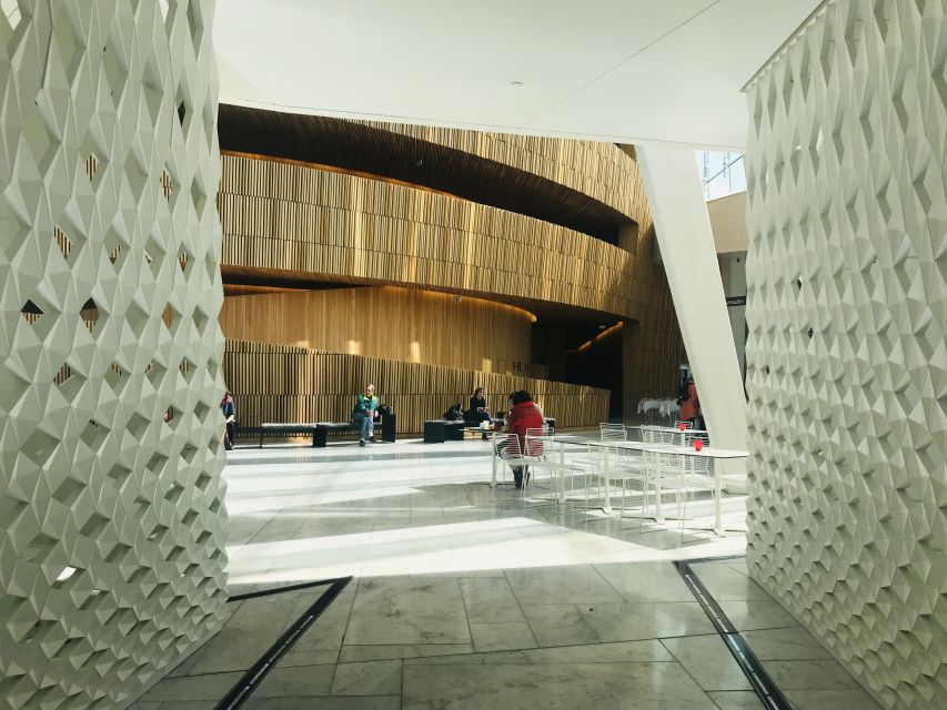Oslo: Panoramic View and Sculpture Park Walk - Parliament, Palace, and Oslo’s civic center