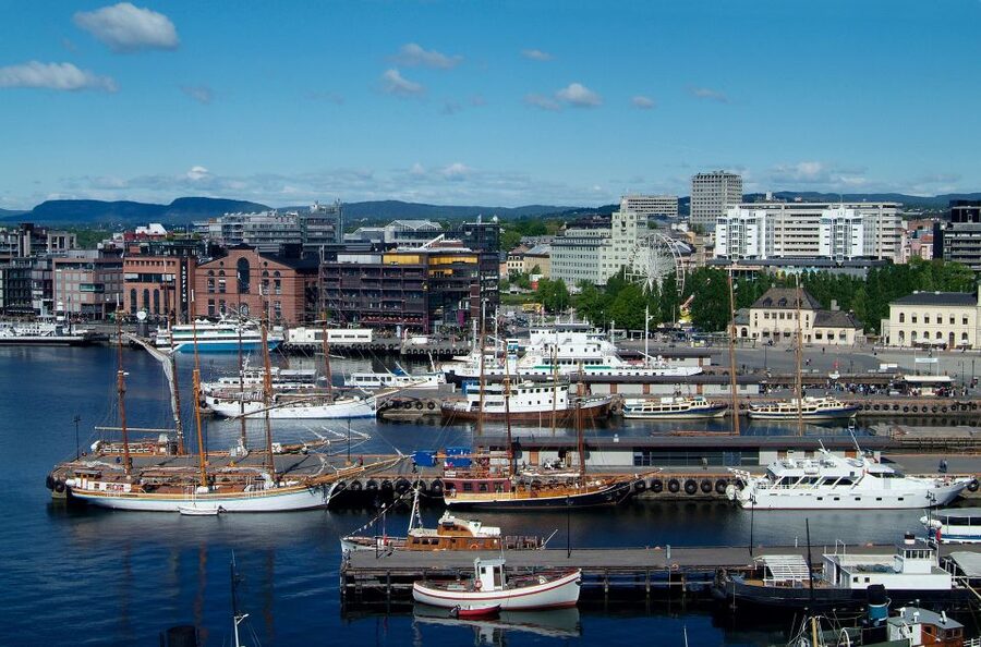 Oslo: Private City Center Highlights Guided Walking Tour - Parliament and the University of Oslo
