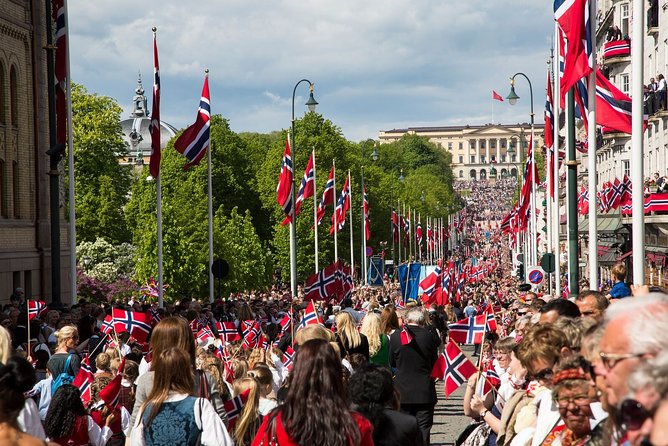 Oslo: Private VIP City Tour by Luxury Minivan with Driver & Guide - Guides Who Adjust the Day