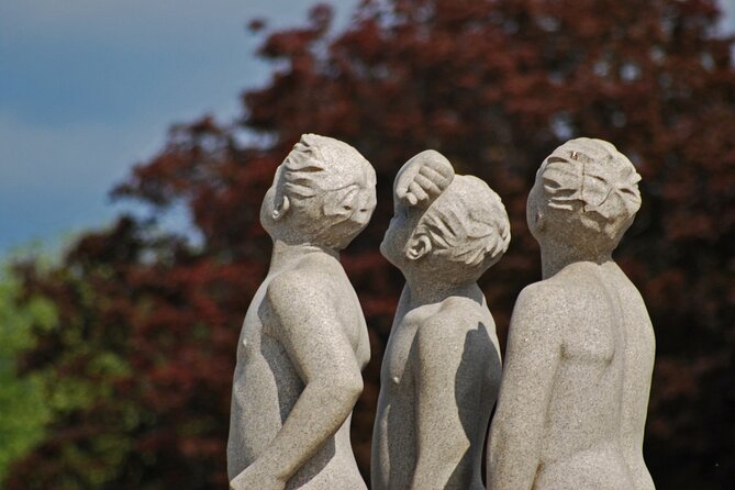 Oslo Scavenger Hunt and Highlights Self Guided Audio Tour - The Royal Palace and Nationaltheatret