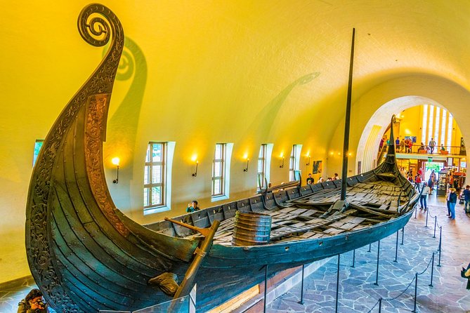 Private 5-hrs Oslo Exclusive Driverguide Luxury Limo/Van-Tour incl Museums - Holmenkollen and Norway’s skiing identity