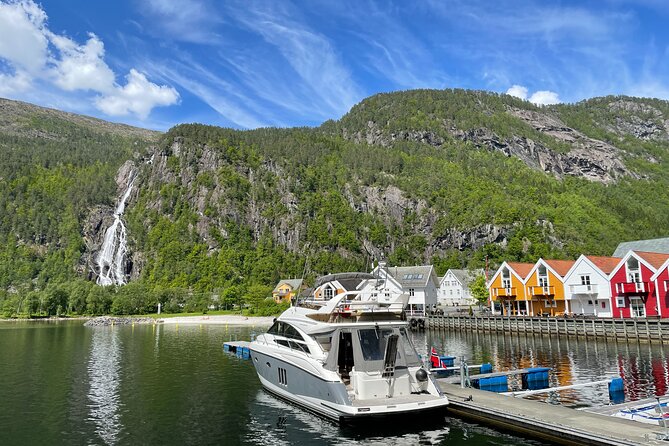 Private Fjord and waterfalls cruise to Modal- Mostraumen - Five details that shape the day