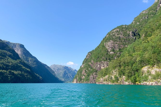 Private Fjord and waterfalls cruise to Modal- Mostraumen - Leaving Bergen beside Bryggen