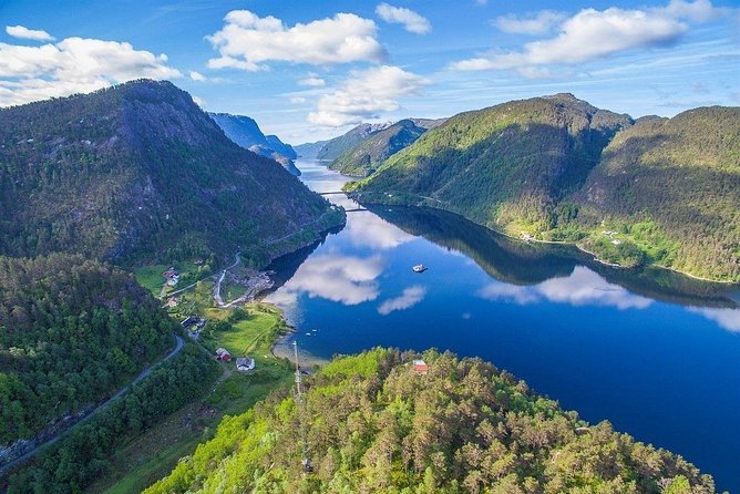 Private Fjordcruise by Luxury Pontoon Boat - Bergen Fjords - Why this Bergen fjord cruise feels different