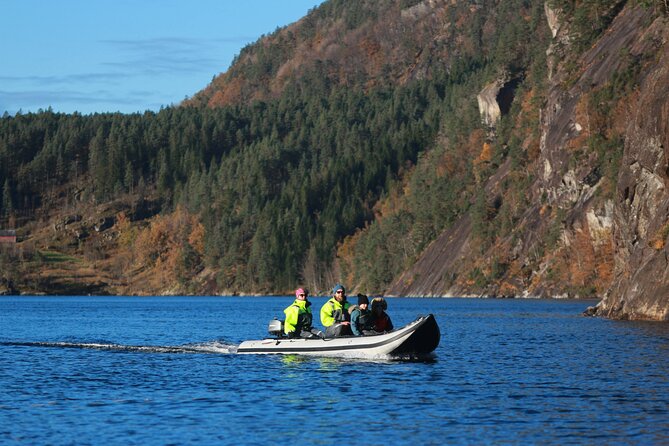 Private Fjordcruise by Luxury Pontoon Boat - Bergen Fjords - Turning toward the quieter fjord