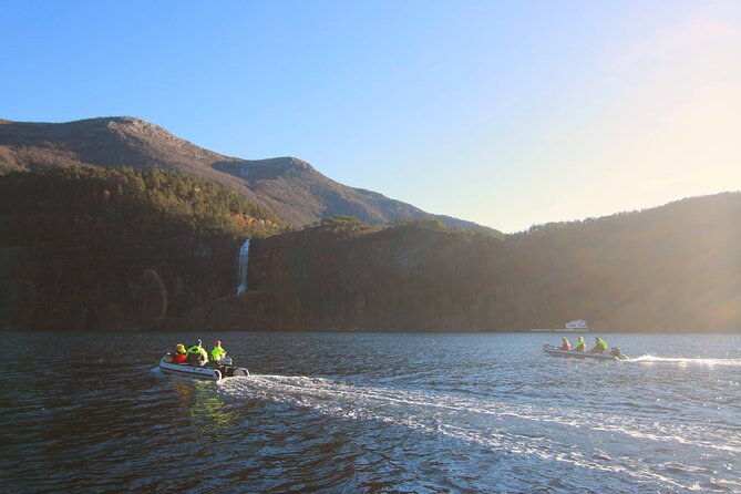 Private Fjordcruise by Luxury Pontoon Boat - Bergen Fjords - The boat, seating, and weather protection