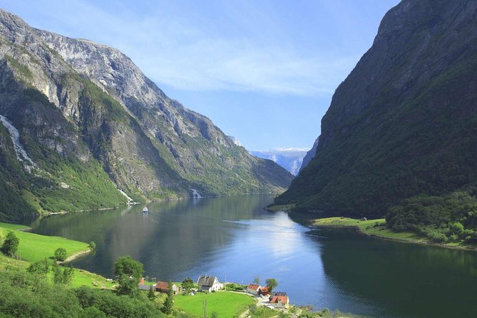 Private guided, Bergen to Oslo - Nærøyfjord Cruise & Flåm Railway - Tvindefossen is a short, worthwhile waterfall stop