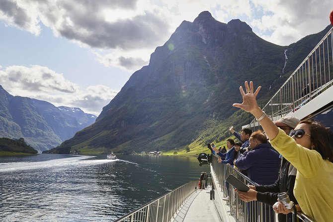 Private guided, Bergen to Oslo - Nærøyfjord Cruise & Flåm Railway - Flåm Railway turns a short branch line into a major attraction