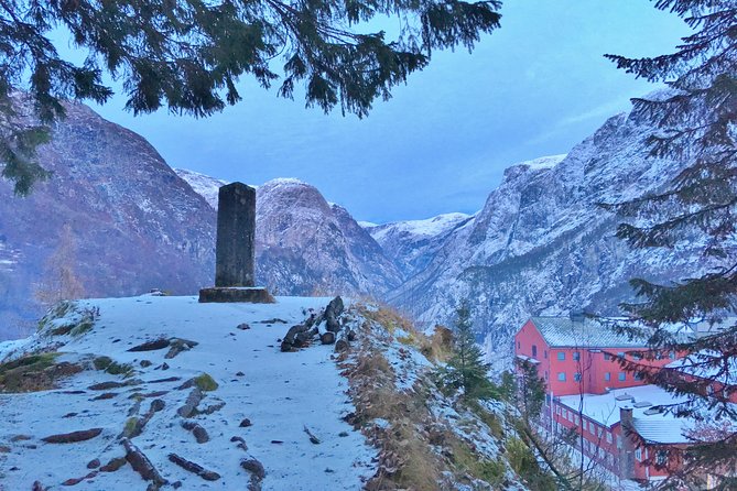 PRIVATE GUIDED TOUR: Highlights of Norway – Trip to the Sognefjord – WINTER - Stegastein as the simpler scenic alternative