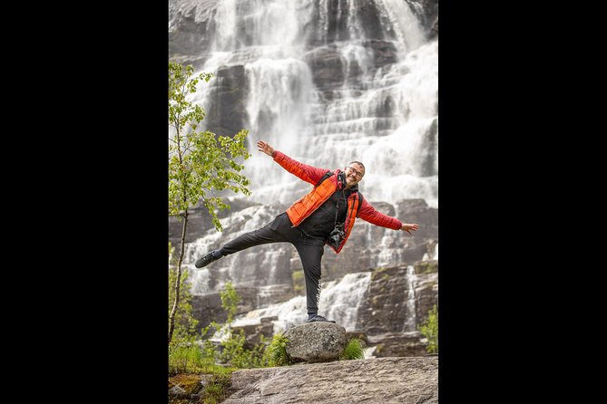 PRIVATE GUIDED TOUR: Highlights of Norway – Trip to the Sognefjord – WINTER - Tvindefossen in winter conditions
