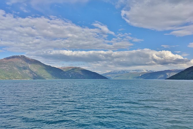 PRIVATE GUIDED TOUR: King of the Fjords – round trip to the Sognefjord, 11 hours - Over Vikafjellet to Storesvingen