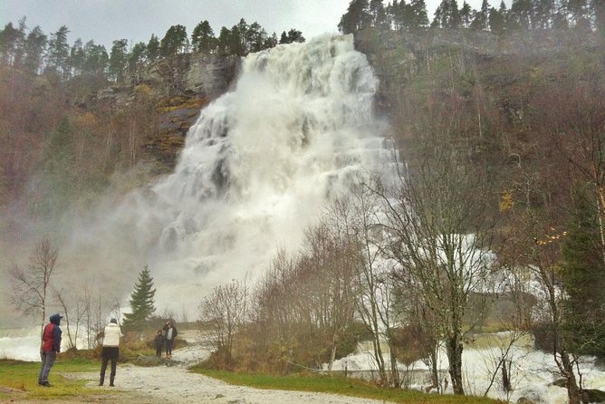 PRIVATE GUIDED TOUR: Norway's Highlights – Viking Special, 11-12 hours – WINTER - Why this private Bergen tour works well in winter