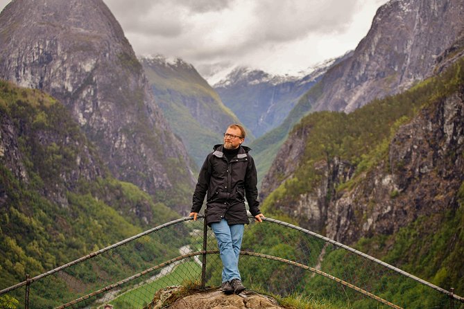PRIVATE GUIDED TOUR: Norway's Highlights – Viking Special, 11-12 hours – WINTER - Stalheim’s historic road and winter viewpoints