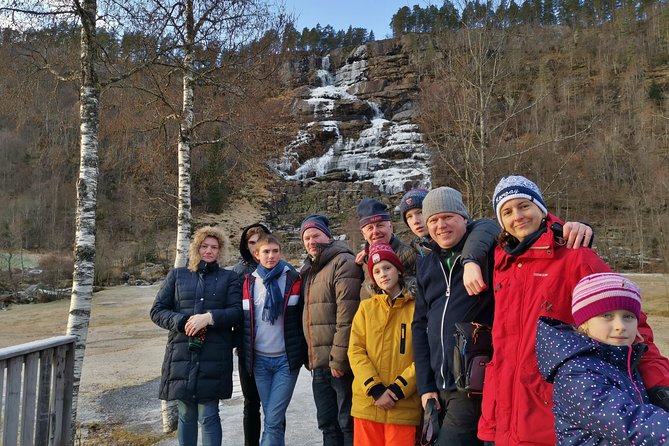 PRIVATE GUIDED TOUR: Norway's Highlights – Viking Special, 11-12 hours – WINTER - Tvindefossen: a quick waterfall stop