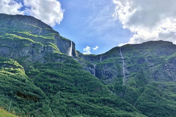 PRIVATE GUIDED TOUR: Norway's Highlights–Viking Special, 11 h - Njardarheimr, a more active history stop