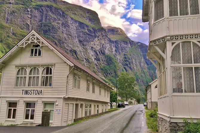 PRIVATE GUIDED TOUR: The Heart of Norway – Viking Special, 8-9 hours – SUMMER - Njardarheimr, a hands-on Viking visit