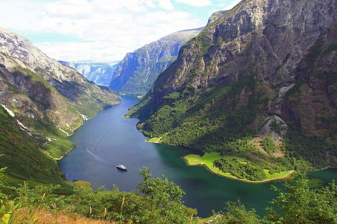 Private Guided Tour to Oslo Nærøyfjord Cruise and Flåm Railway - Flåm and Aurlandsfjord: Norway’s famous rail connection