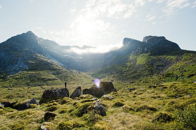 Private Kayak & Hike To Bunes Beach - The walk across Moskenesøy