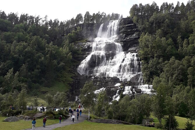 Private Norway in Miniature tour with Stegastein viewpoint - Vangsvatnet gives you an easy first stop