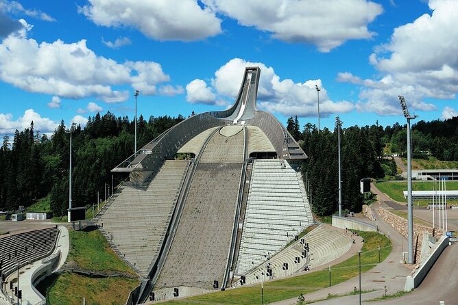 Private sightseeing in a Volvo XC 90 All inclusive museum/guiding - Tryvann gives you Oslo from above