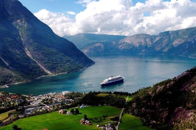 Private tour - Hardangerfjord, Voss Gondola & 4 Great Waterfalls - Skjervsfossen and the chance of a splash
