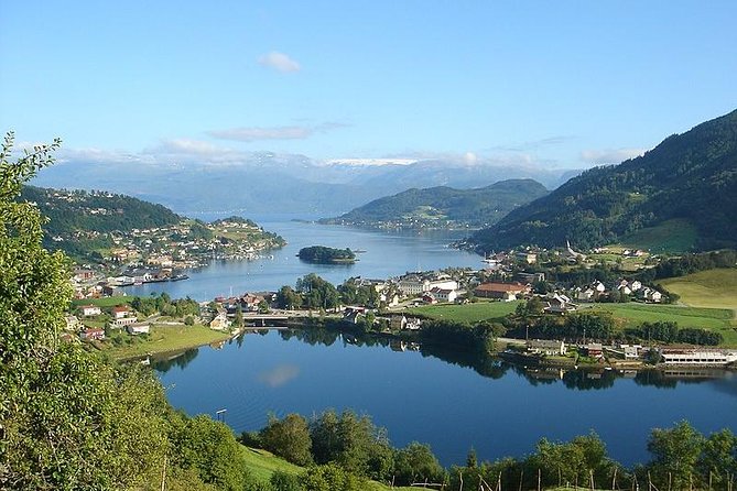 Private tour - Hardangerfjord, Voss Gondola & 4 Great Waterfalls - Lunch and the road into Voss