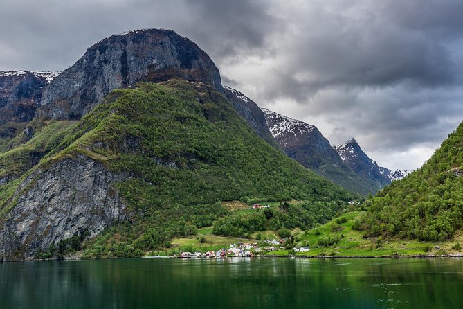 Private tour to Sognefjord and Flåm from Bergen, 24 hr refundable - Stegastein above Aurlandsfjord