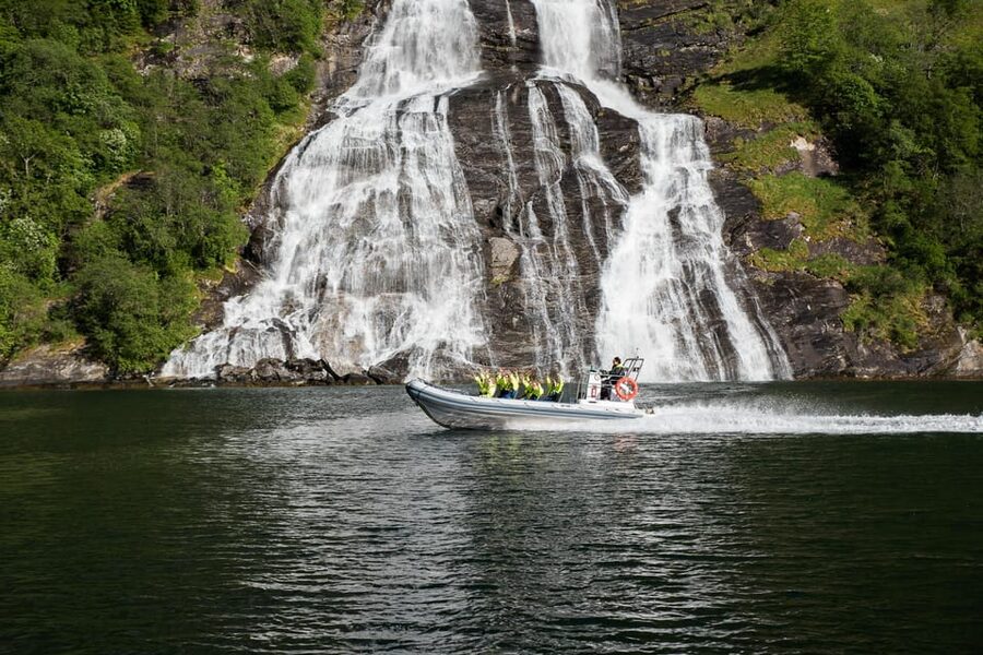 RIB Geiranger - Fjordsafari - Who will enjoy this most?