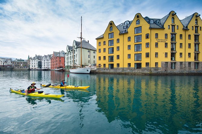 Sea Kayaking In Ålesund - Paddling through Brosundet in central Ålesund