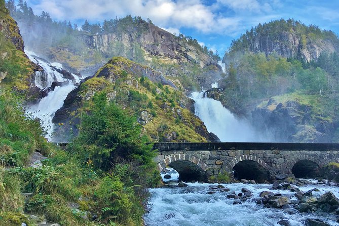 SEVEN WATERFALLS TOUR: Private roundtrip to the Hardanger Fjord, 12 hours - Vøringsfossen and the edge of Hardangervidda