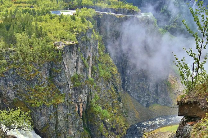 SEVEN WATERFALLS TOUR: Private roundtrip to the Hardanger Fjord, 12 hours - Odda and the powerful Låtefossen