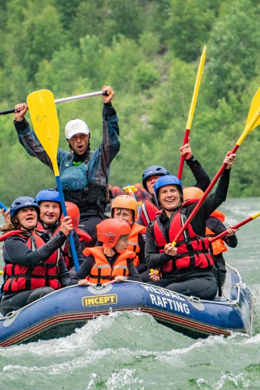 Sjoa: Rafting Adventure for Families - Taking on the rapids together