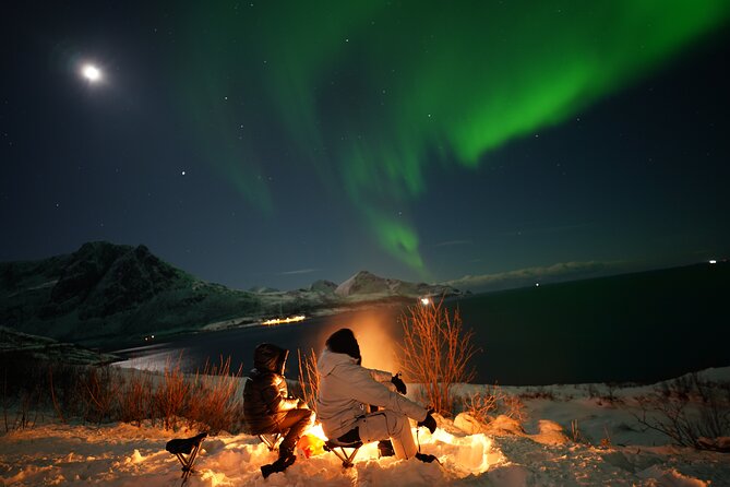 Small Northern Lights Tour Max 8 Guests Pickup and Photography - Professional aurora photos in RAW format