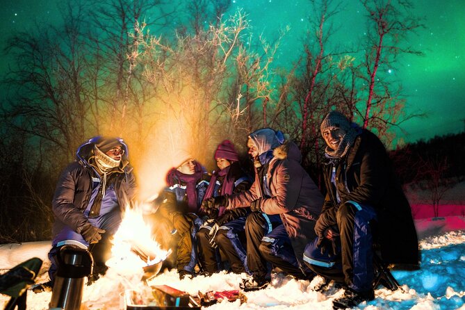 Small Northern Lights Tour Max 8 Guests Pickup and Photography - The guides make the difference