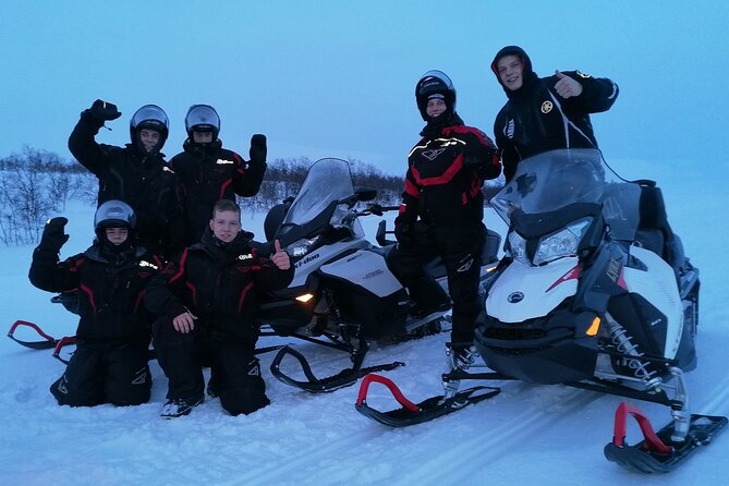 Snowmobile safari in the mountain plateau of Finnmarksvidda - The warm break in a Sami hut
