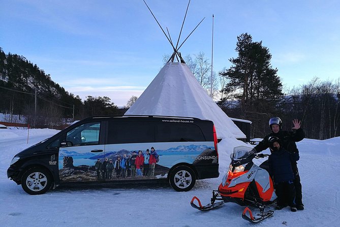Snowmobile safari in the mountain plateau of Finnmarksvidda - Getting comfortable on the snowmobile