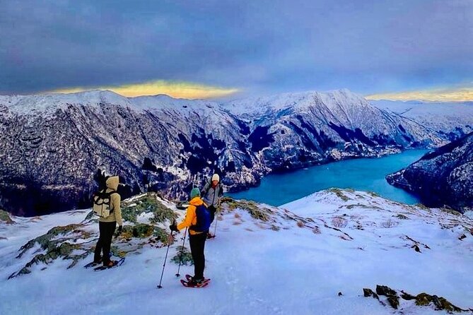 Snowshoe hiking in Bergen - Public tour - Fitting snowshoes and finding your winter rhythm
