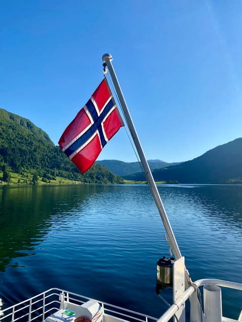 Sogndal: Cozy evening Cruise. Boat tour - A gentle route from Sogndal to Årøy