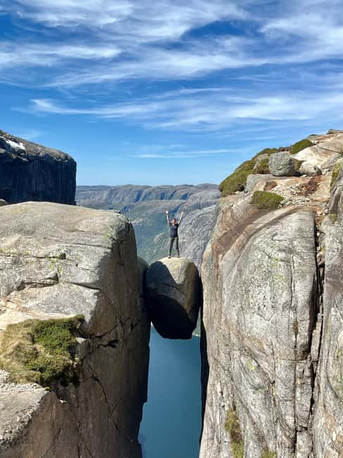 Stavanger: 2-Day Adventure with Preikestolen & Kjerag Hikes - What to pack for two mountain days