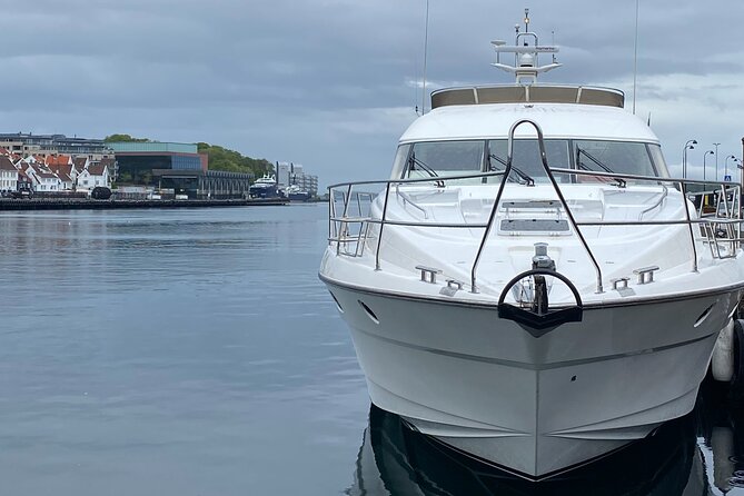Stavanger City Island, Guided cruise tour - A spacious boat with room to settle in
