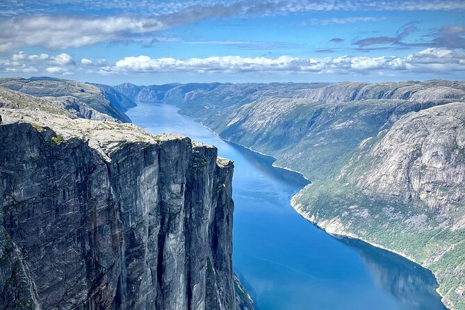 Stavanger: Kjerag Hike with Guide and Transportation - The 11-hour Kjerag day at a glance