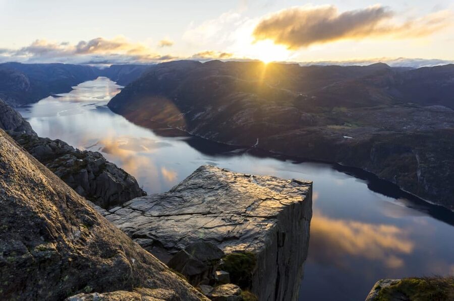 Stavanger: Preikestolen (Pulpit Rock) Hike with Local Guide - Key points to know before booking