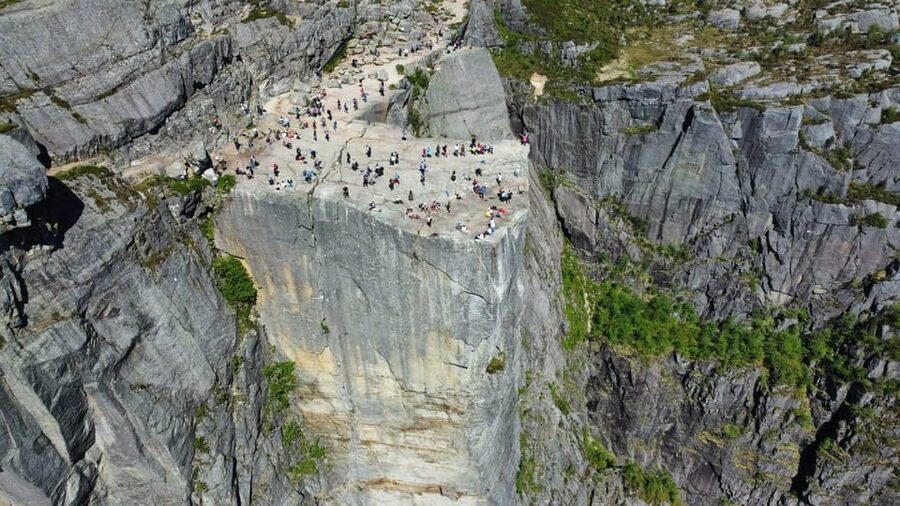 Stavanger: Preikestolen Tour with Guide and Pickup - The uphill walk to Pulpit Rock