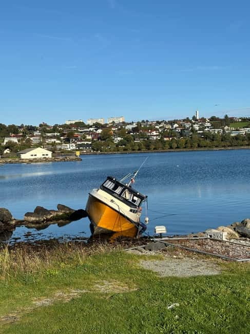 Stavanger: Private Bike Tour with 3 Swords Monument - A short first look at Stavanger