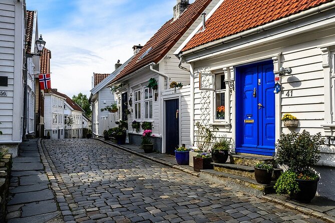 Stavanger Private Walking Tour with a Local - The local perspective: culture, food, and daily life